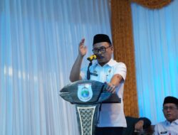 Safari Ramadan di Mambi, Mamasa: Suhardi Duka Serahkan 500 Paket Sembako
