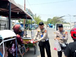 Sisihkan Rezeki, Unit Regident Satlantas Polres Majene “Gelar Jumat Berkah” Bentuk Kepedulian ke Masyarakat